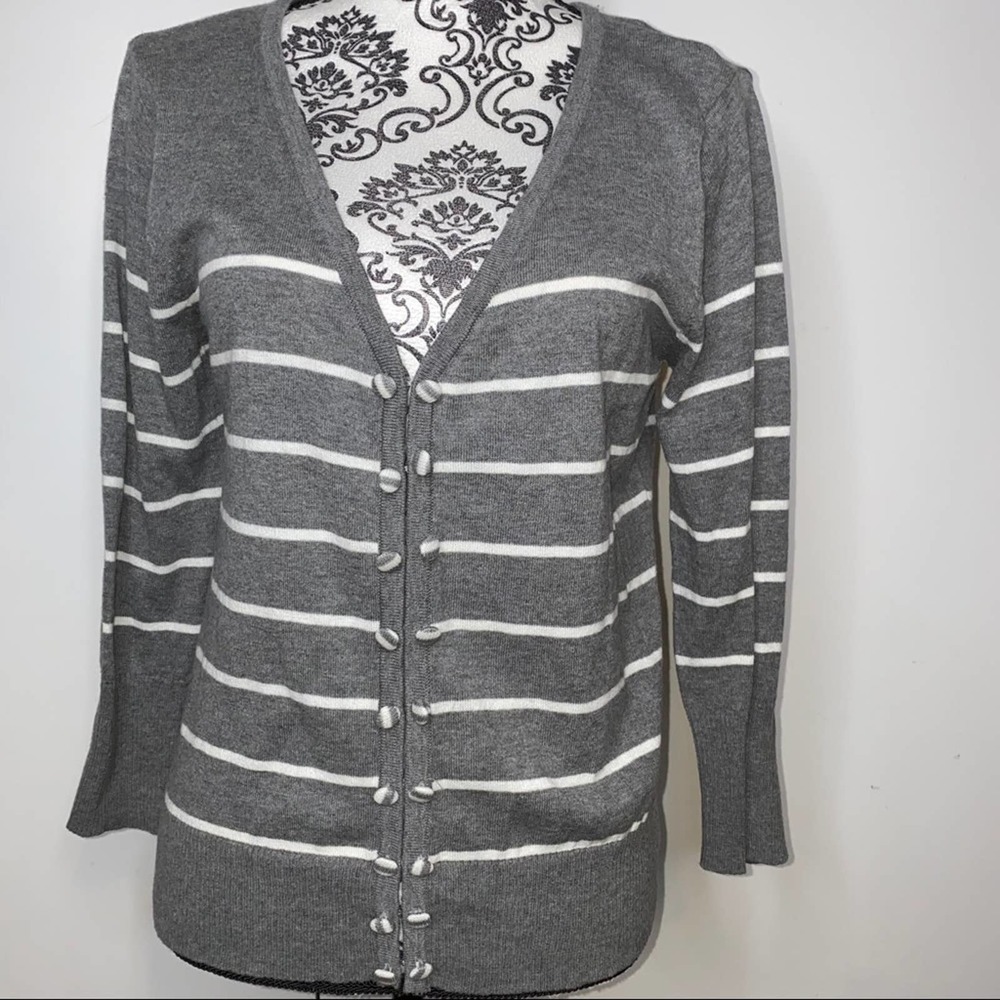 GRAY STRIPED BUTTON UP CARDIGAN WITH 3/4 SLEEVES SWEATER SIZE MEDIUM M